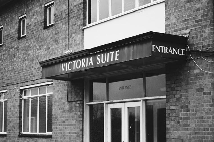 When I was taking this photo of a shut down hotel in Newport, a man came out and started asking what I was doing. He was asking if I was looking to buy the place. No, I do not want to buy your old hotel, sorry dude.