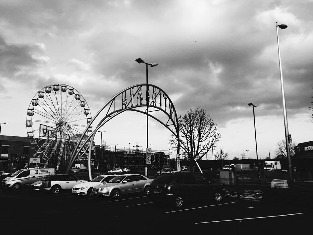 Oh boy-ee, look at the big city lights huh.