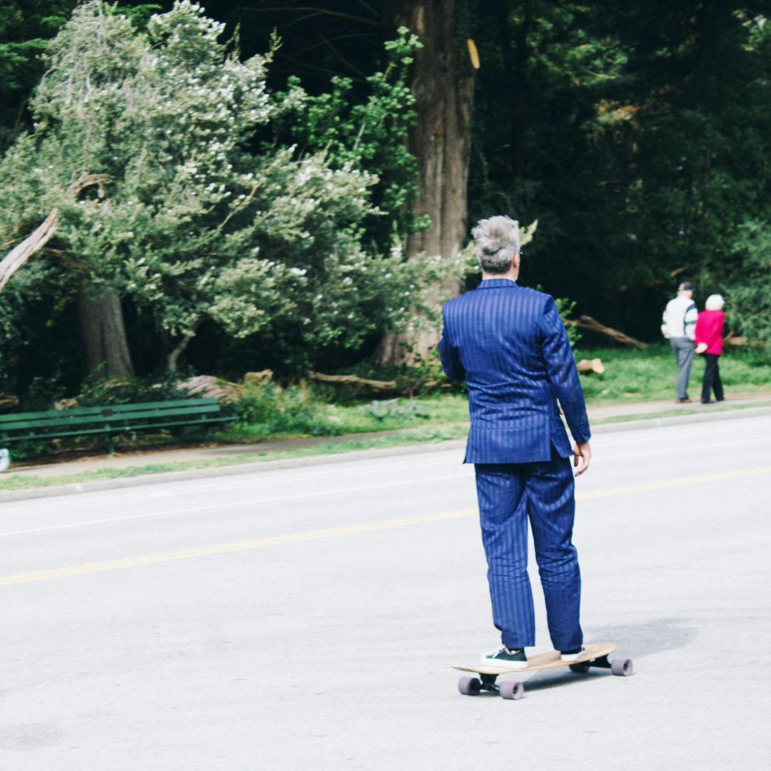 You know the devil from the Jamiroquai ‘Feels Just Like It Should’ video? Major vibes from this skating guy in a suit. 👹👔