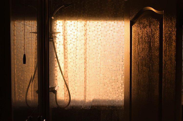 Uh there's a sunset in the bathroom? 🌅