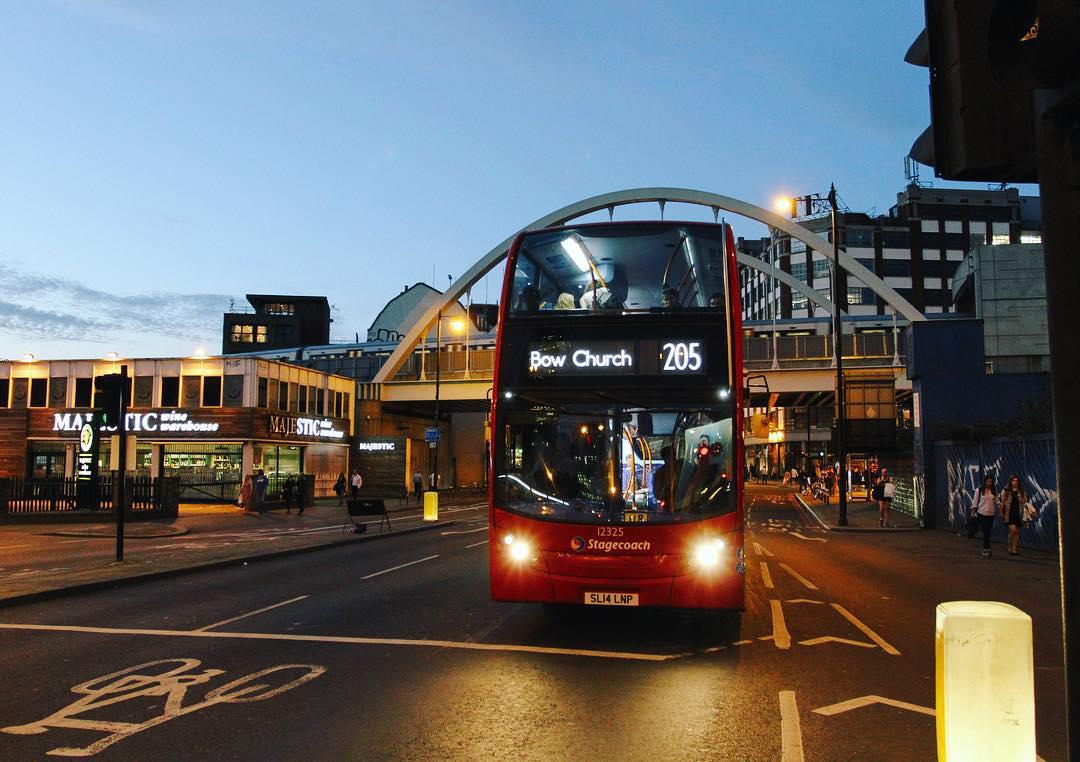 evening. shoreditch swoosh. 🚍
