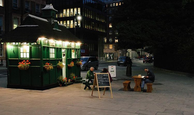 night. edward hopper goes al fresco.