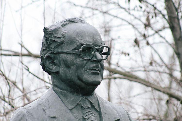 47.3 - soviet intellectual has smelt something that is not cricket