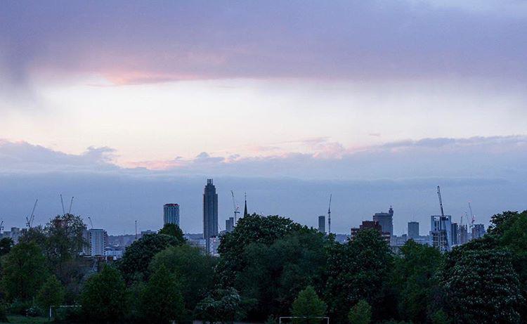 130.1 - thames distant