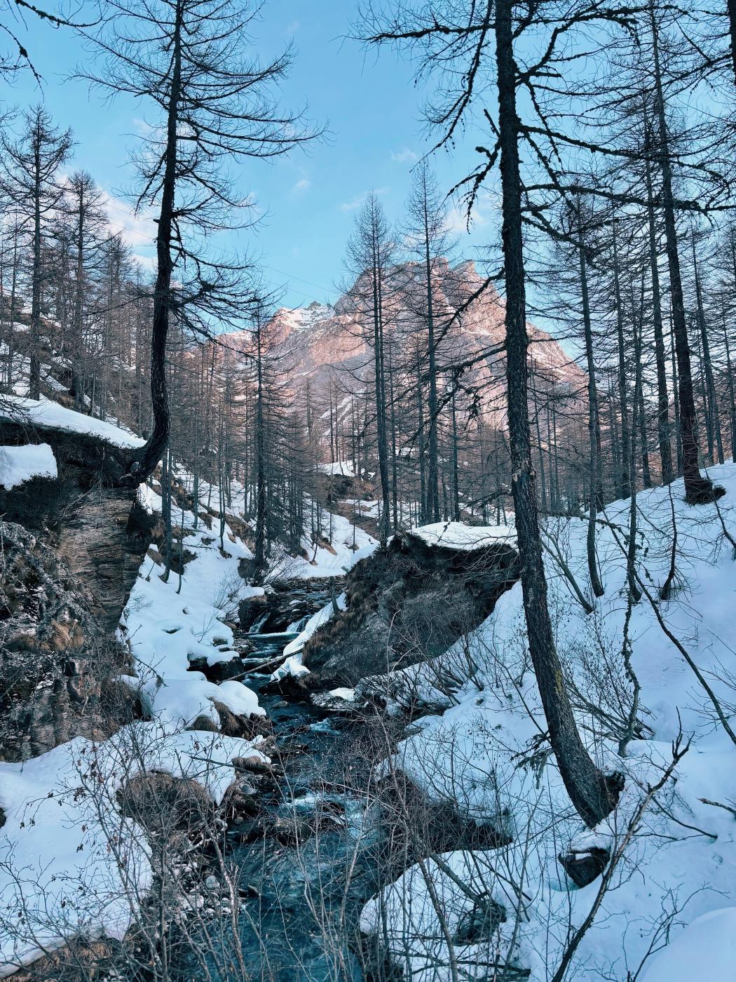 Tight and open valley